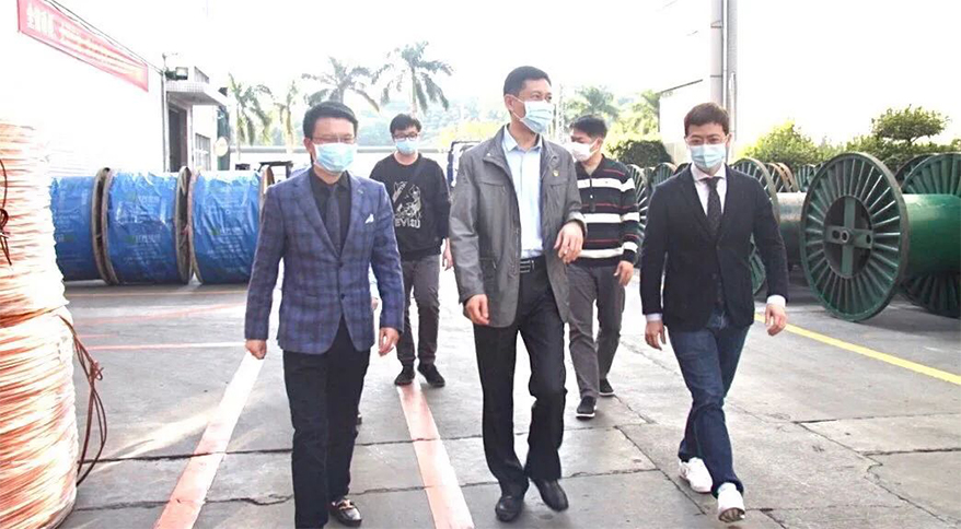 東莞市鳳崗鎮鎮長寧康一行到VR彩票視察指導復工復產工作
